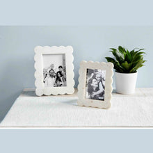 Load image into Gallery viewer, 5x7 Scalloped Marble Picture Frame